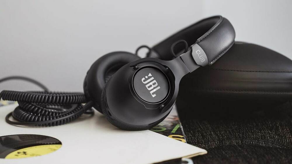 JBL-Launched-Club-Wireless-Headphones-With-Active-Noise-Cancellation
