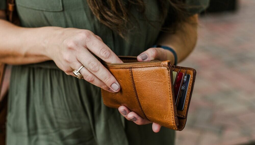Pay in Style with These Leather Wallet Designs